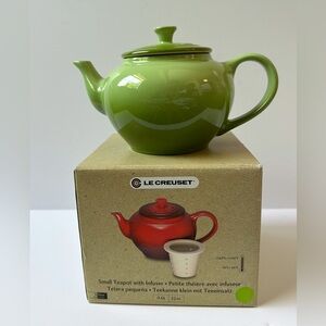 Le Creuset Small Teapot with Infuser Color Kiwi